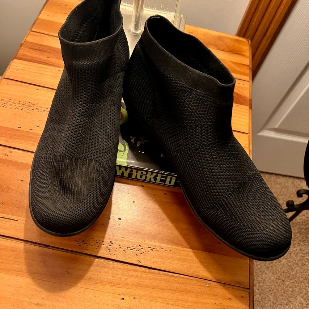 NWOB bernie mev. Camryn wedge stretch bootie! - Picture 6 of 14